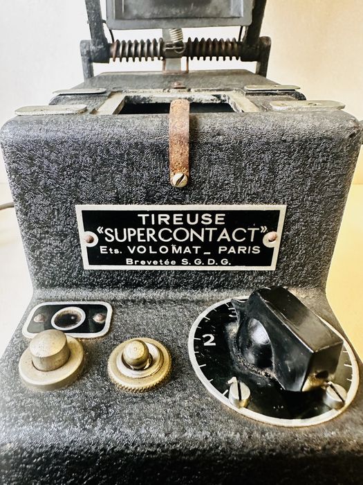 Antiga prensa elétrica de oficina Volomat Superconcact
