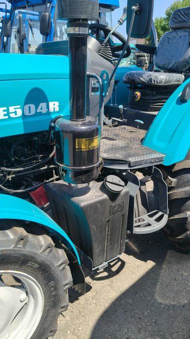 Трактор Булат 504 дашок BULAT TE504R з  дашком реверс примусова навіска рівна підлога бокова кпп