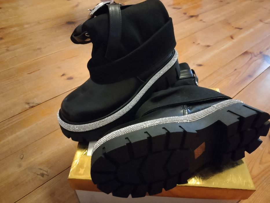 Workery czarne zdobione