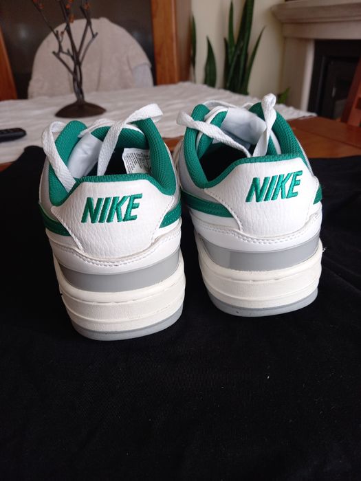 NIKE Air Force Novas