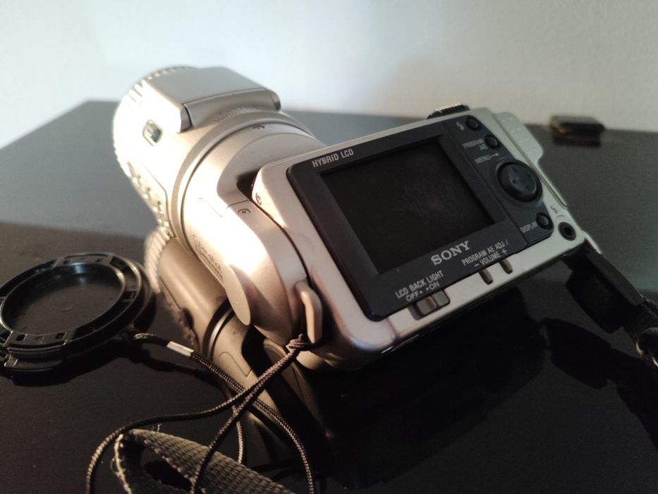 Sony Cyber-shot DSC-F505v | Lente Carl Zeiss | Ícone Retro