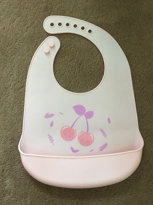 Śliniak gumowy dla niemowlaka