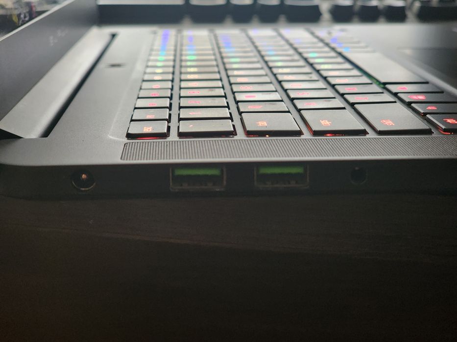 Razer Blade 14 i7 7700HQ  16Gb GTX1060 6Gb 512Gb