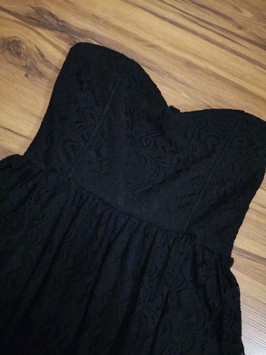 Sukienka czarna koronkowa mini
