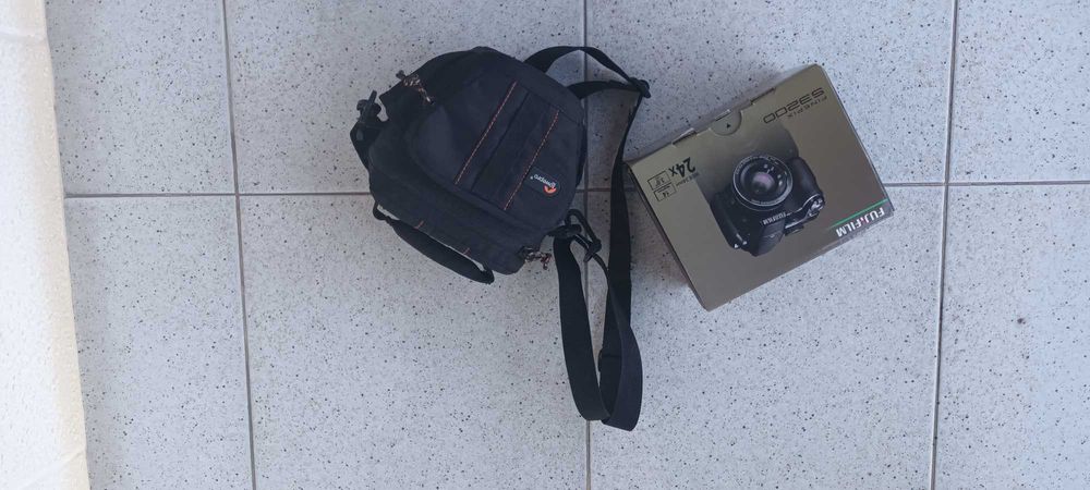 Máquina fotográfica FujiFilm FINEPIX S3200 (14 MP) - ótimo estado