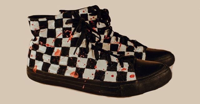 Высокие чёрные кеды с кастомным рисунком