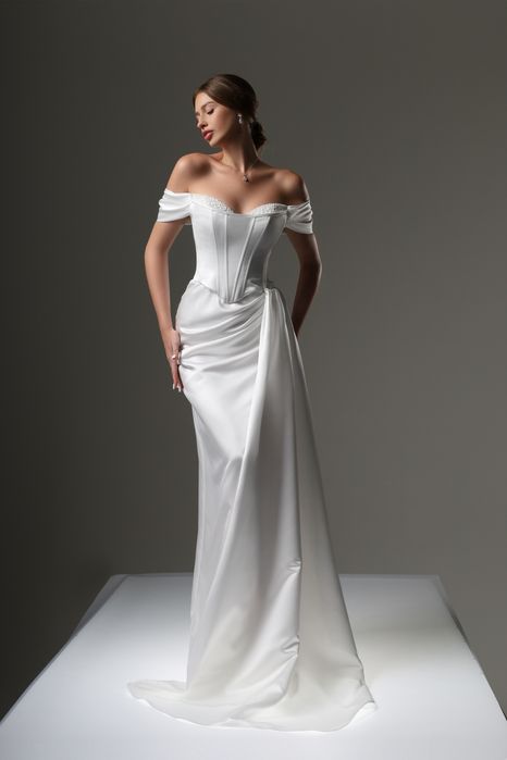 Нова колекція дизайнерських весільних суконь