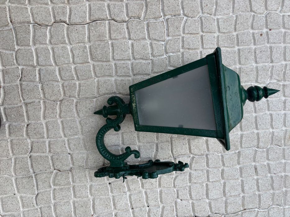 Conjunto de candeeiros de jardim verde garrafa em muito bom estado