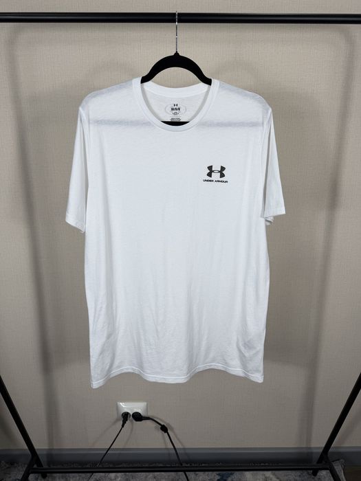 овіча біла футболка Under Armour Sportstyle Left Chest SS ( Л )