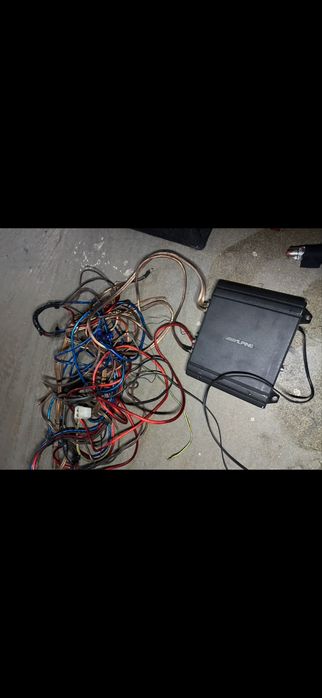 Subwoofer + Amplificador Alpine (Sistema de som para carro)