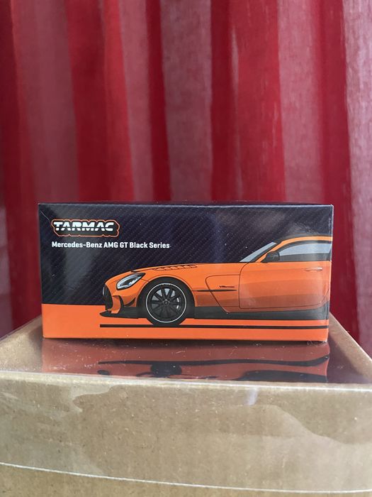 Hot wheels, tarmac, pop race