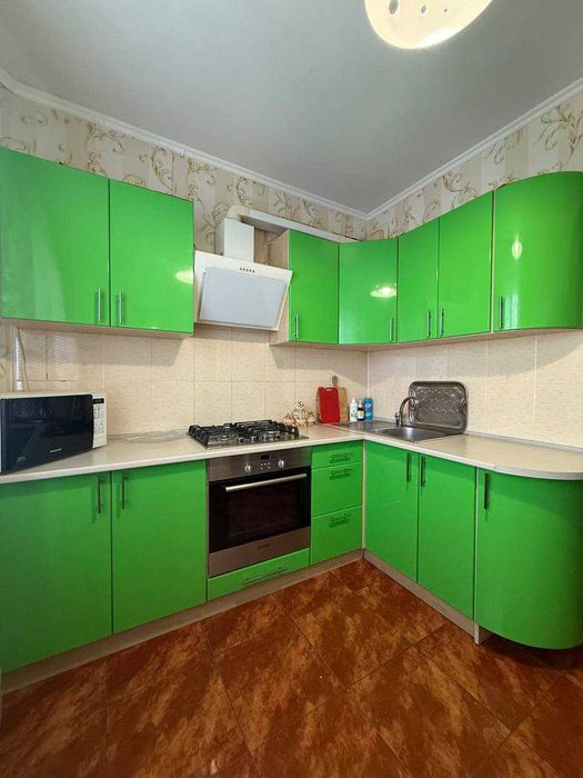 Продаж видової 3-ної квартири, 4-й мікрорайон.