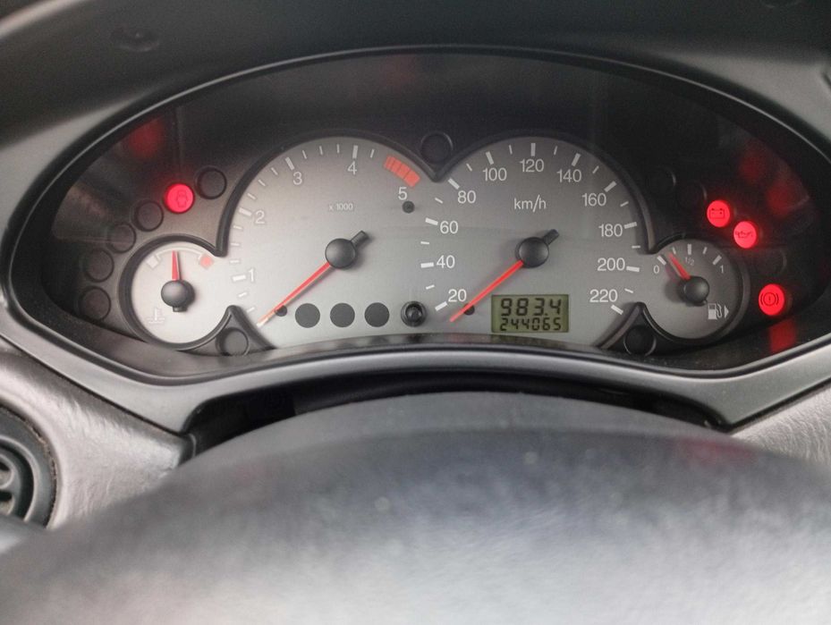 Vendo Ford Focus SportVan 1.8 TDCI 115 cv - não aceito trocas