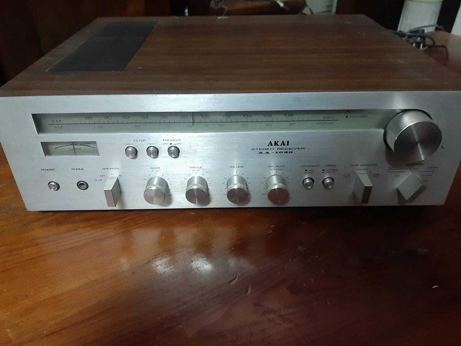 Receiver Akai AA-1020