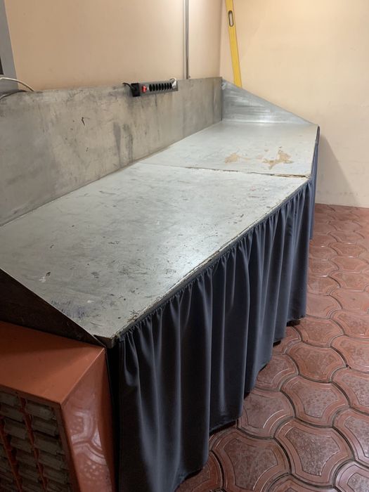 Продам стіл залізний у майстерню.