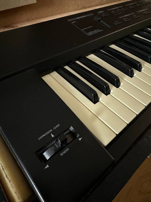 Roland A-33 міді клавіатура