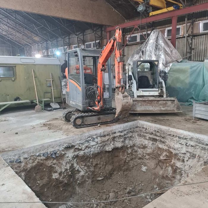 Мини экскаватор копка траншей, славных ям и т.д