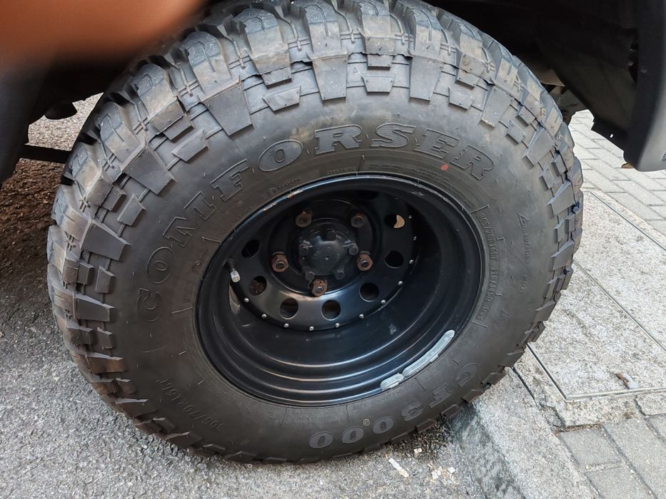 Pneus 305/70 R16