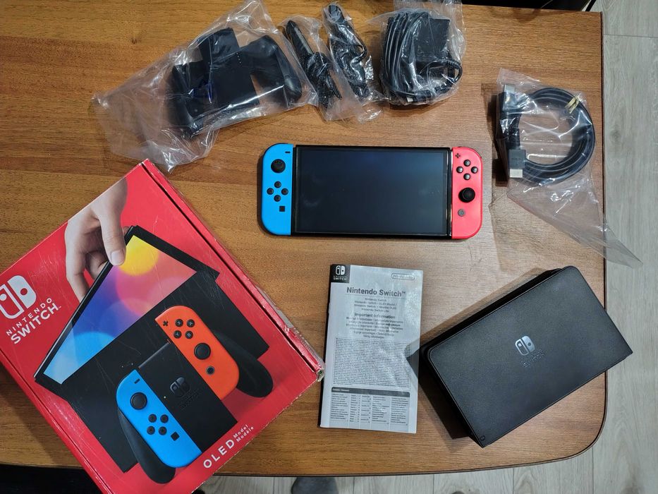 Idealny Nintendo Switch OLED wielokolorowy + szkło