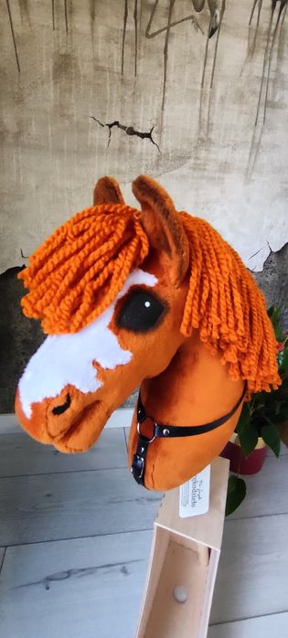 Hobby horse A4 z napierśnikiem, rudy