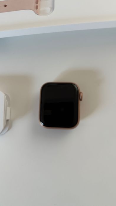 Apple Watch Series SE 40 mm - Alumínio Dourado + Bracelete Rosa