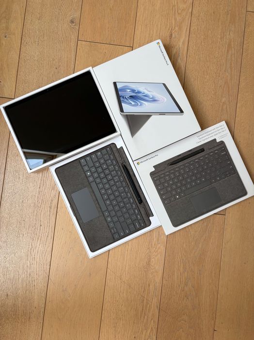 Surface Pro 9 wraz z klawiaturą oraz rysikiem platynowy laptop 2w1