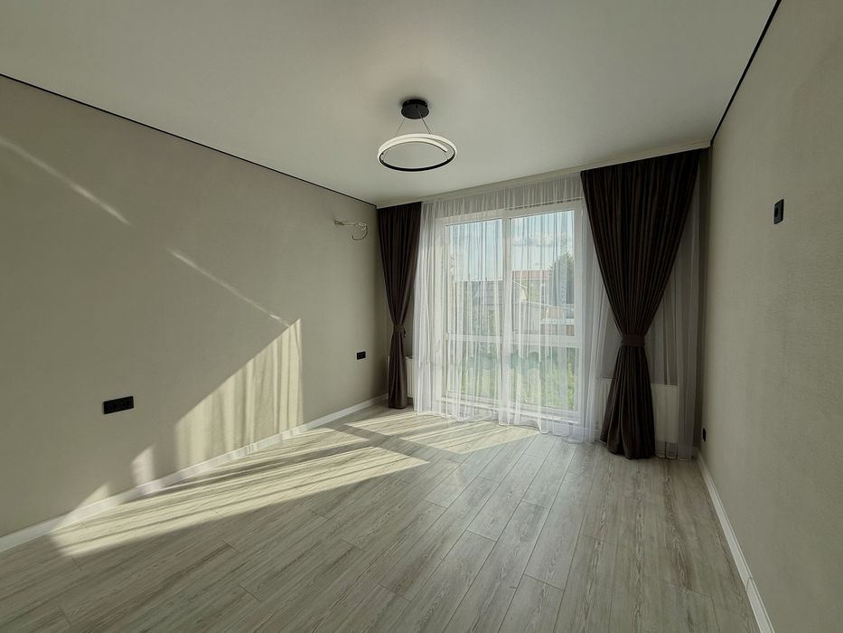 Таунхаус з новим ремонтом , 2 кімнати + кухня-студія