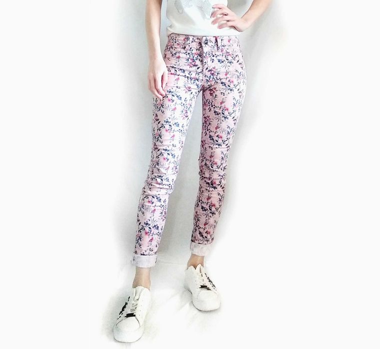 Джинсы для девочки нежно розовые в цветочек на рост 155-160см