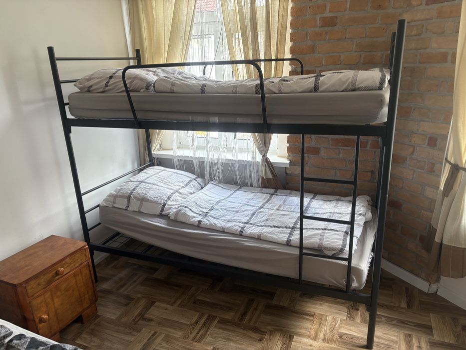 Łóżko piętrowe metalowe