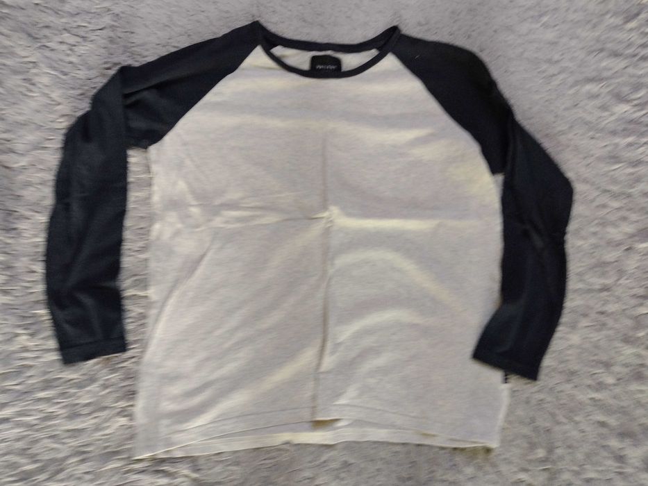 ciepła bluza z kapturem L/XL  + 3 koszulki