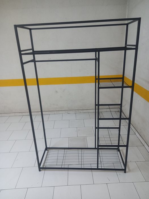 Roupeiro  aberto tipo arara