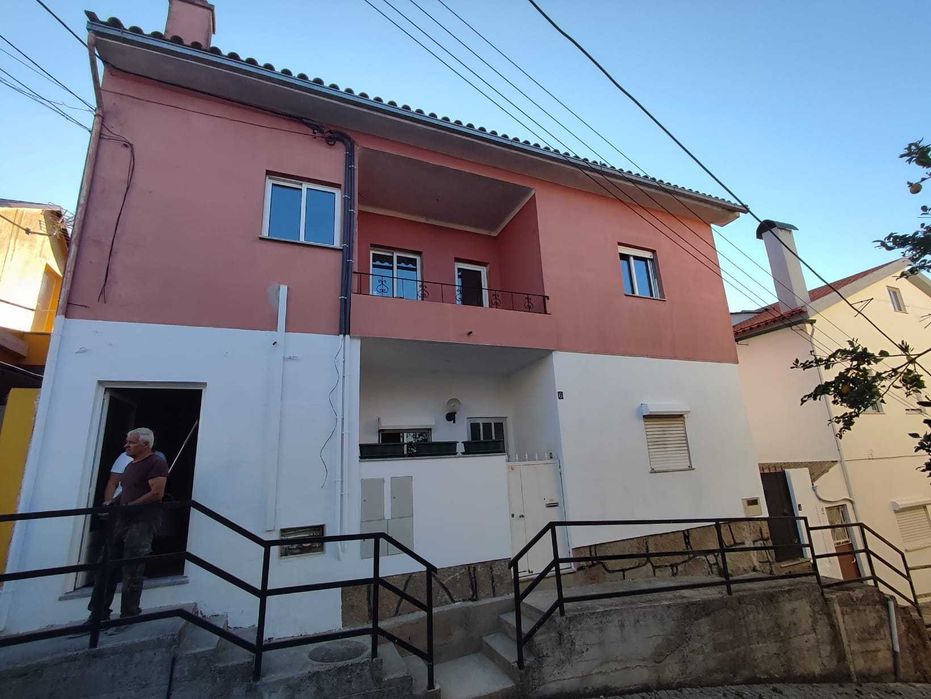 T1 Remodelado com AC, Pátio e Churrasqueira (Água incluída)