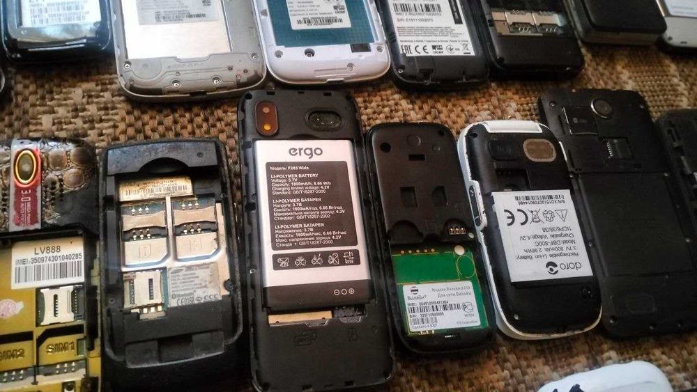 17 телефонів одним лотом