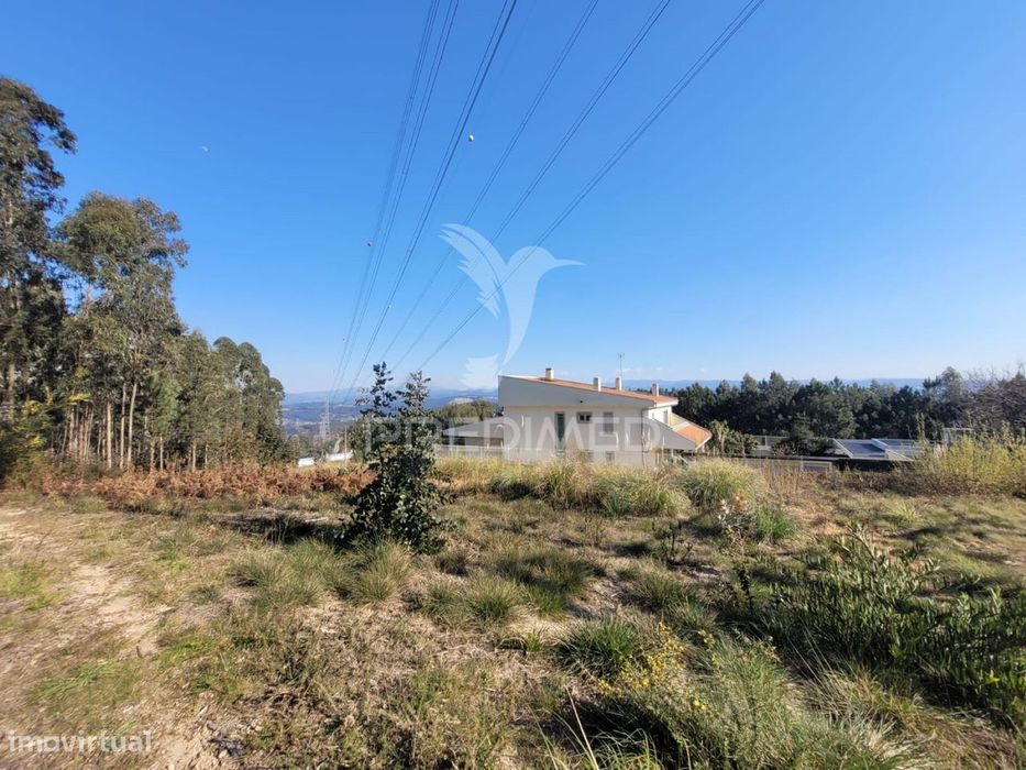 Invista em Terreno com Área Construível em Zona Rural com Bons Acessos