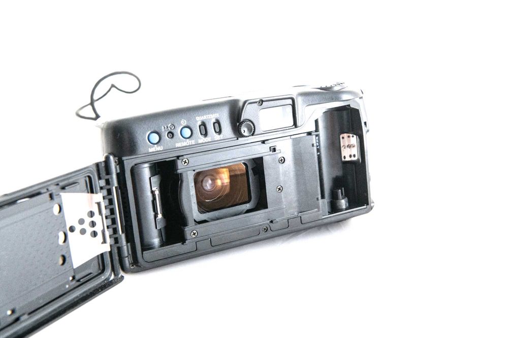 Aparat analogowy na kliszę Olympus SuperZoom 3000 DLX