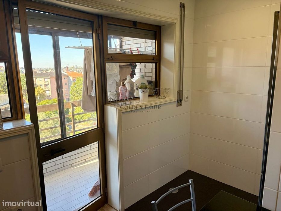 T3 Totalmente Mobilado para Arrendamento com Garagem em Vila Nova de G