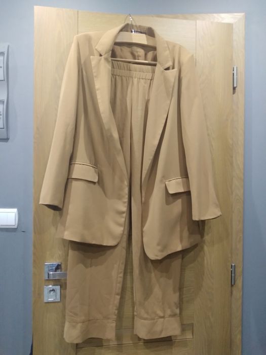 Świetny garnitur rozmiar S/2XL Minouu