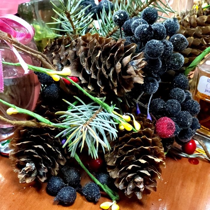 ленты, веточки, ягоды для декора, кружево и меховые хвосты