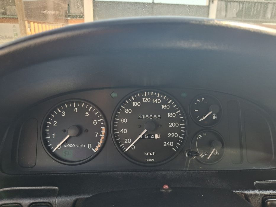 MAZDA 323 F  1995