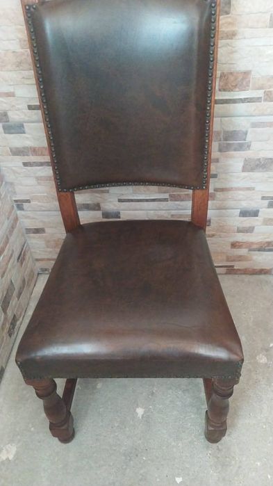 Conjunto mesa e 4 cadeiras em pele - Origem Holandesa