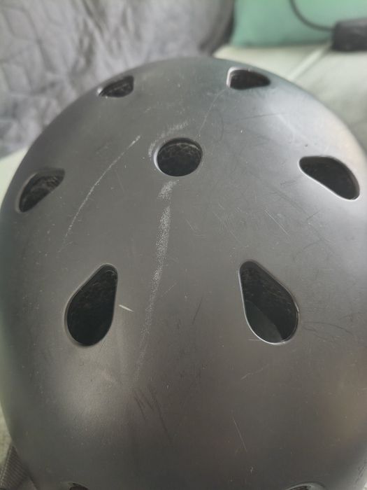 Kask np. na łyżwy