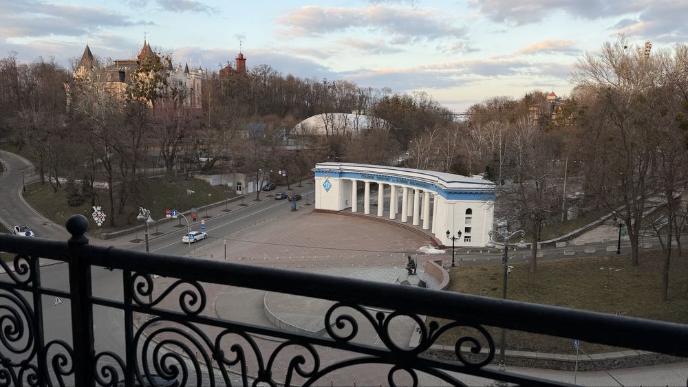 Продаж офісу у урядовому кварталі Києва Музейний провулок 177 м2