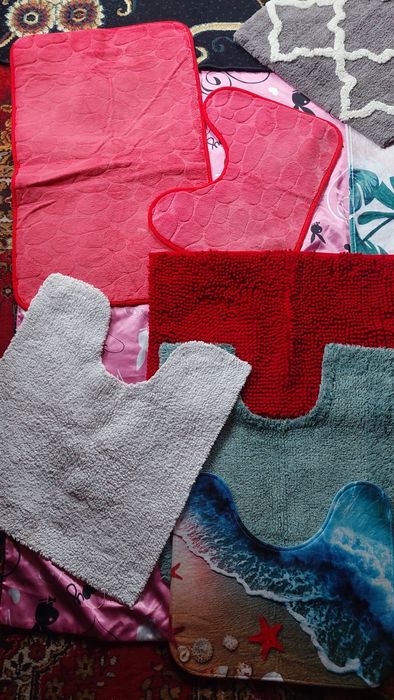 Продам коврики для ванной.