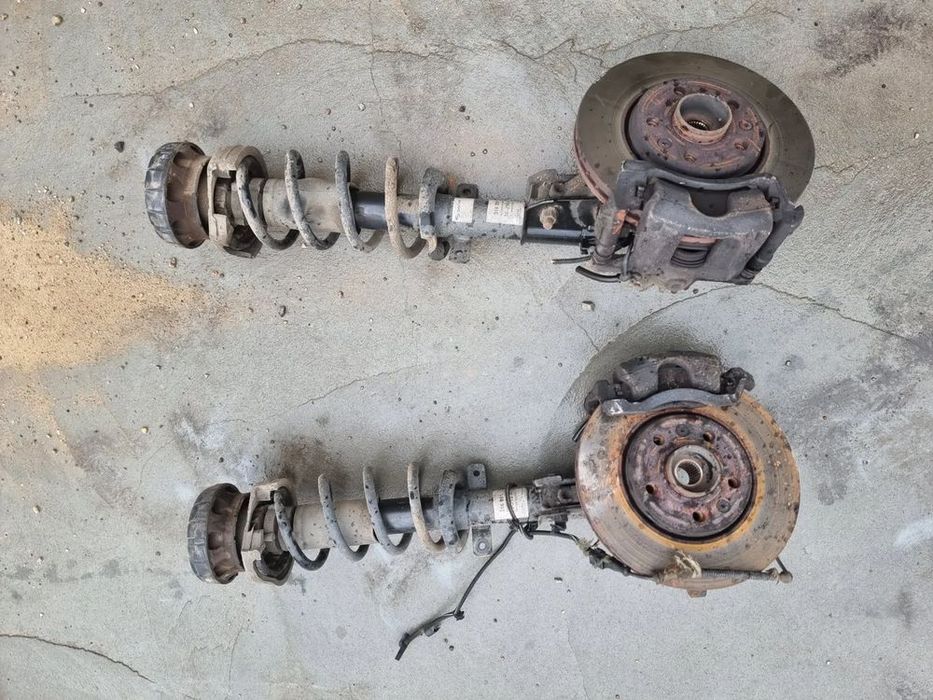 zwrotnica mcpherson sprężyna renault trafic III