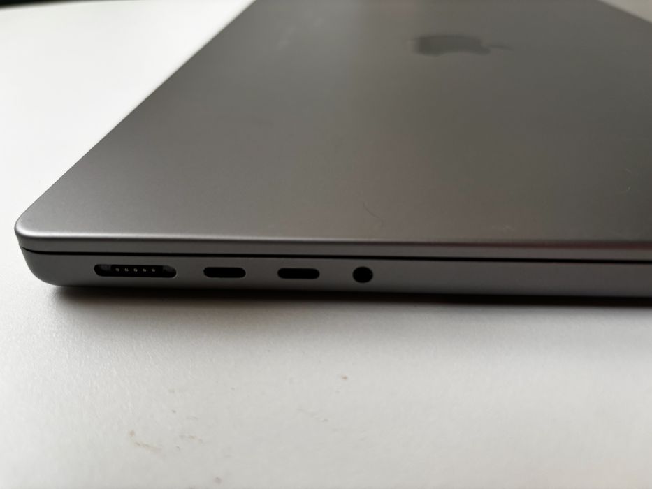 Macbook Pro M2 1T SSD, 32Gb