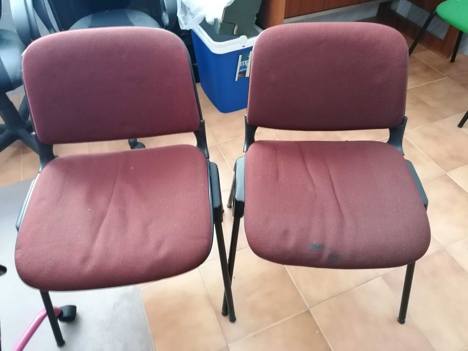 2 cadeiras fixas de escritório