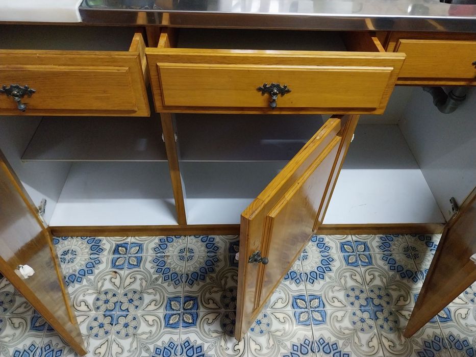 Cozinha Antiga em Madeira de Carvalho – Clássica e Robusta