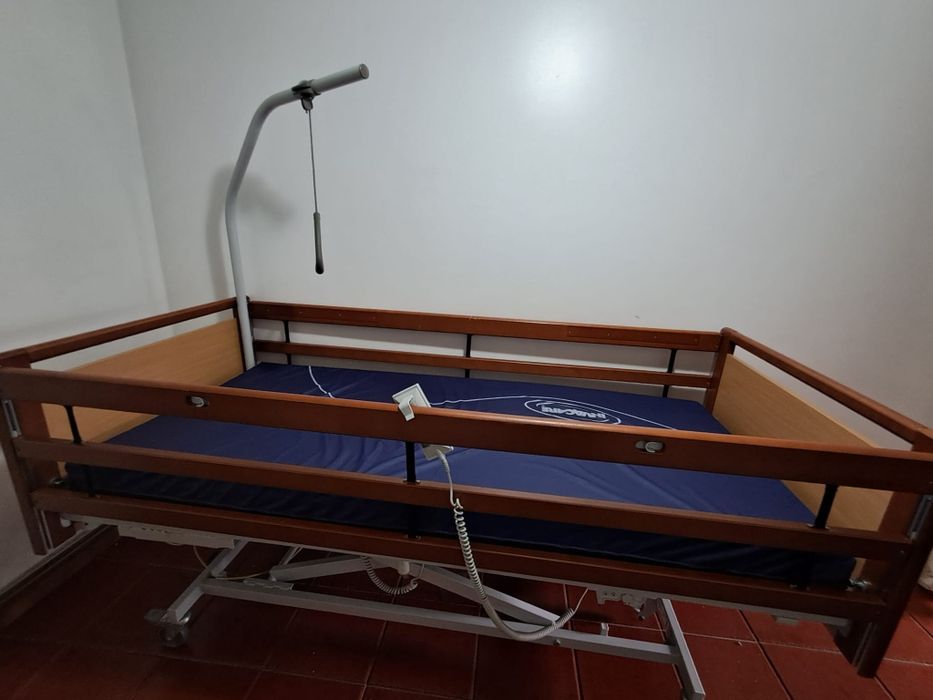 Cama articulada elétrica com colchão anti escaras escaras
