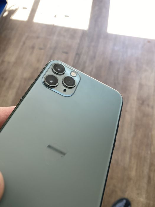 iPhone 11 Pro Max в очень хорошем состоянии