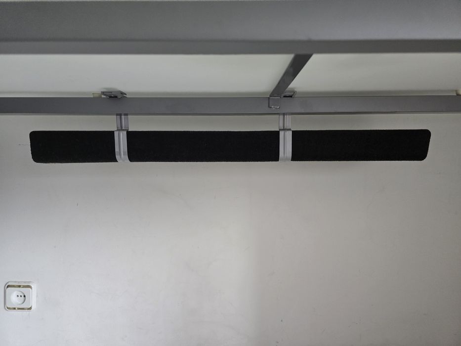 Mesa Galant com vidro temperado da marca IKEA